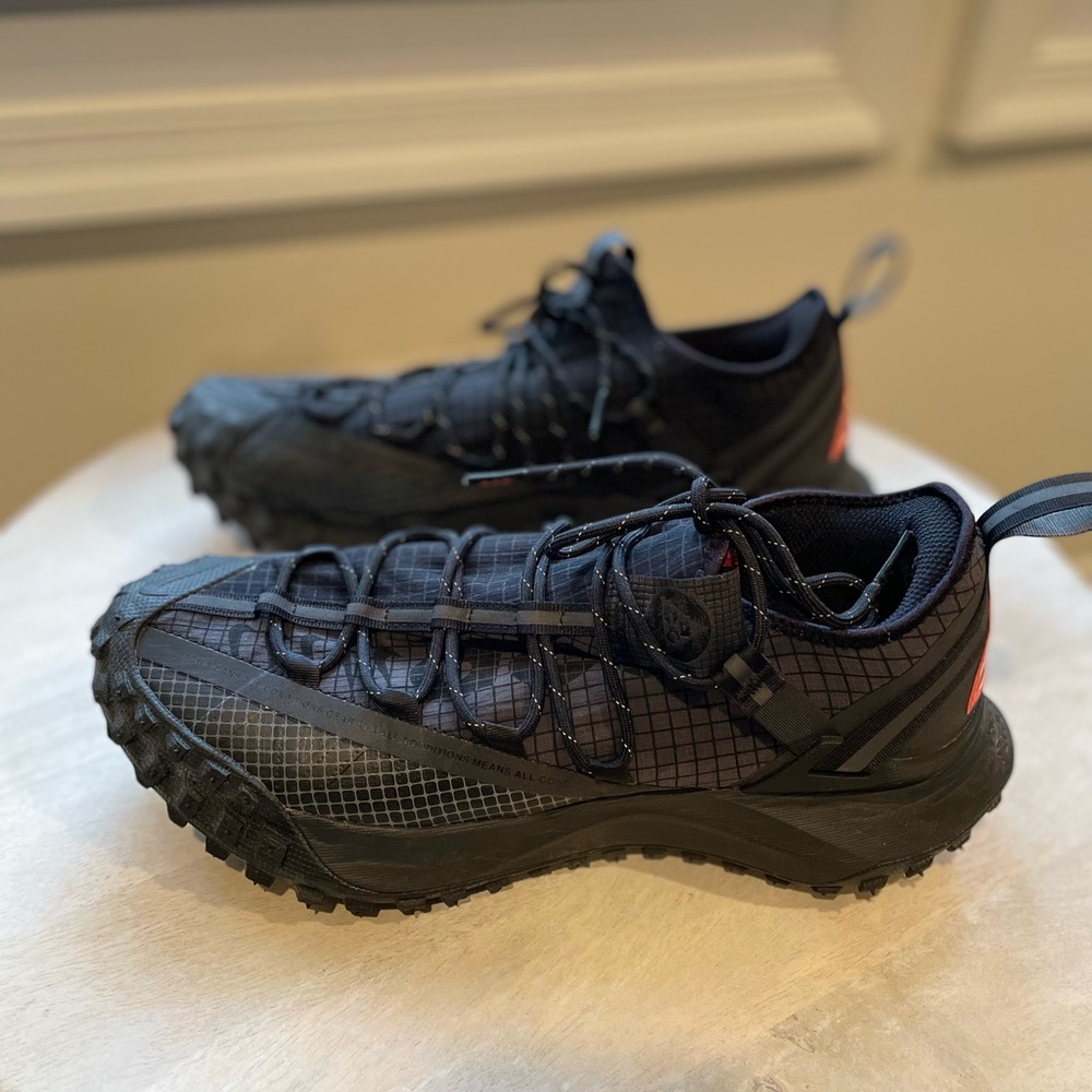 Nike ACG black trainers in a men’s size 10.